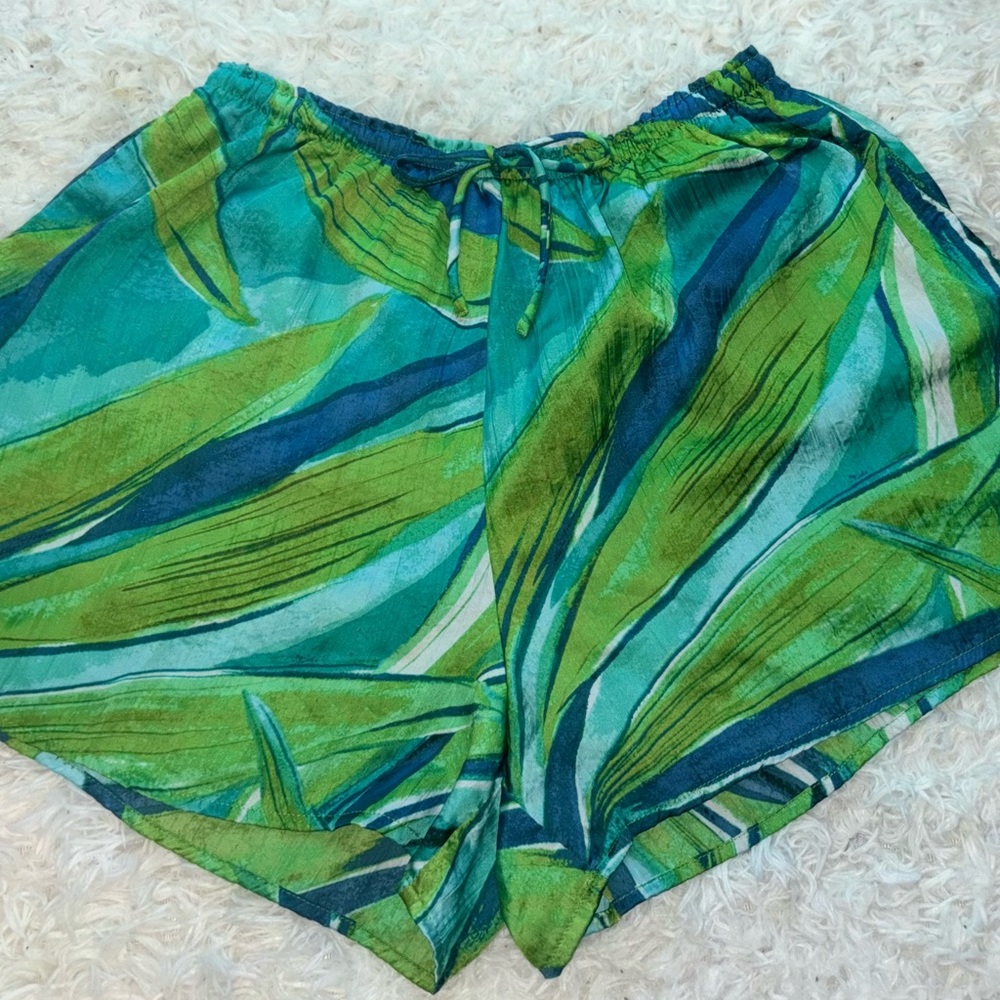 H&M Green Tropical Print Flowy Shorts |Size Small